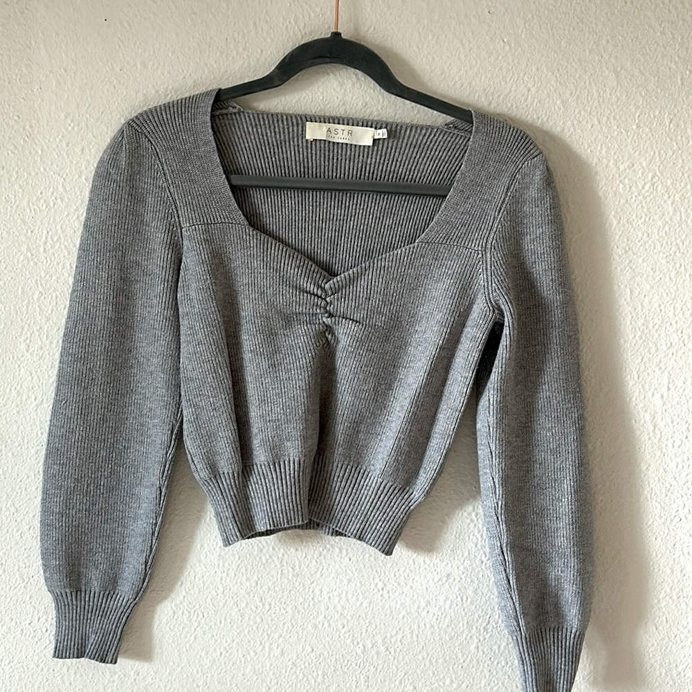 ASTR Cropped Puff Sleeve Sweater, Medium